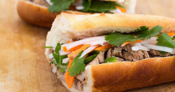 Restaurant asiatique proposant des banh mi fait maison  